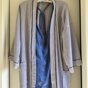 “Sea Island loungewear” seersucker robe!💋 SALE!!